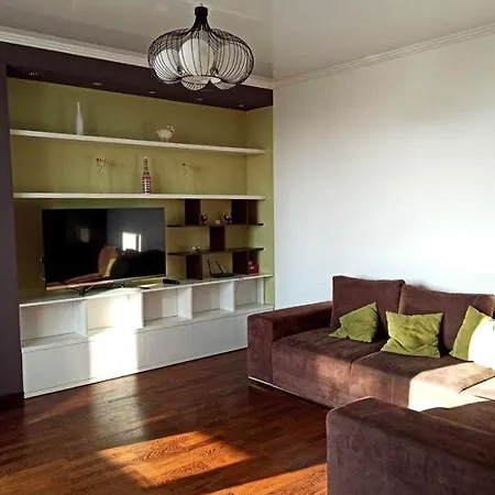 Prestigioso Appartamento Con Due Stanze Separate *