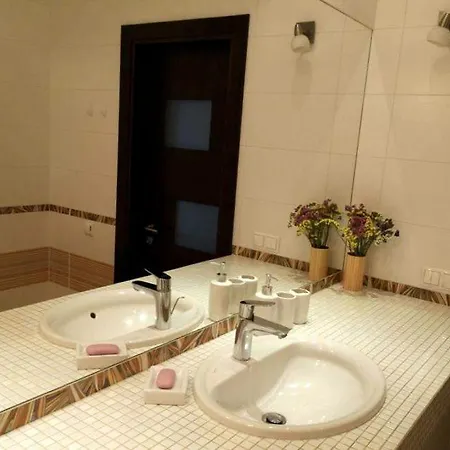 Prestigioso Appartamento Con Due Stanze Separate